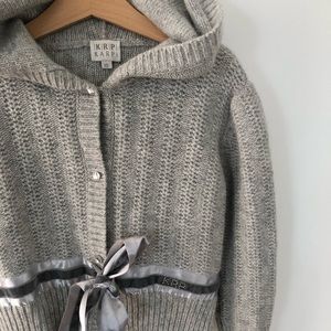 10/$40 Dressy grey hoodie sweater size 8 Years Guc